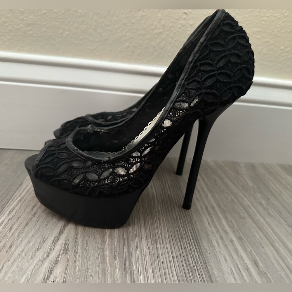 BEBE Black Lace SZ. 8 Heels